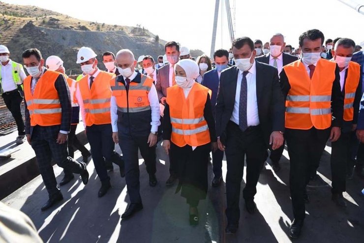 Bakan Karaismailoğlu, Kömürhan Köprüsü’nde son kaynağı yaptı