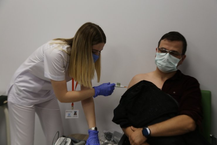 Almanya’da geliştirilen korona virüs aşısı 3 gönüllüye vuruldu