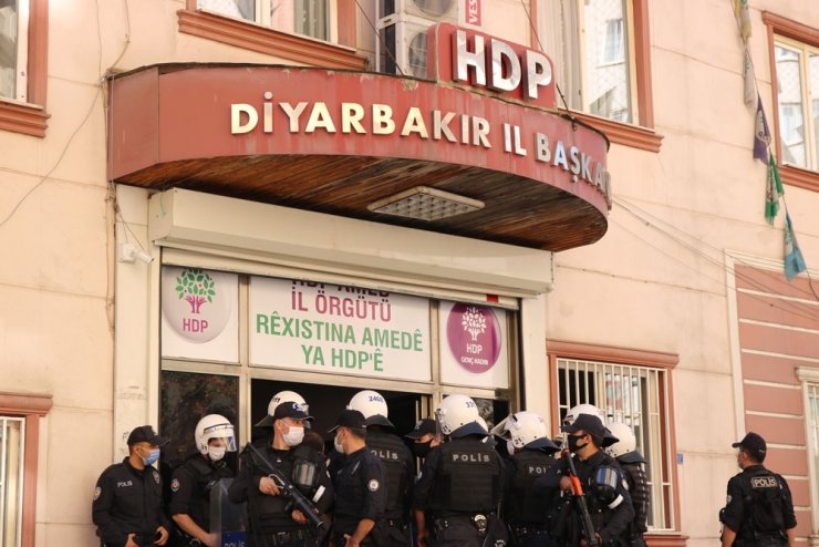 HDP Diyarbakır İl Başkanlığına polis baskını