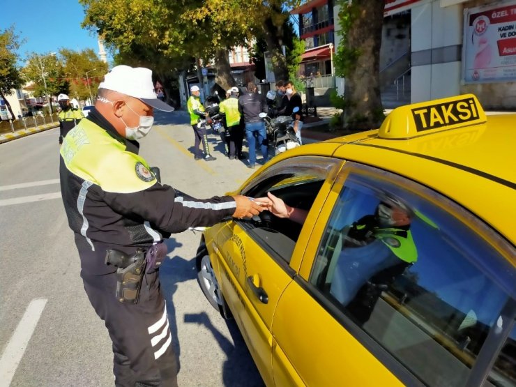 Taksiciler maskesiz yolcuların ‘pes’ dedirten bahanelerini anlattı