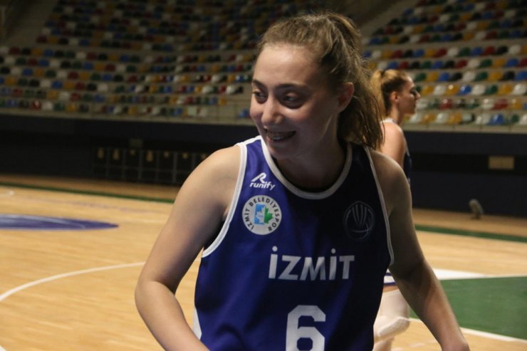 İşitme engelli kadın basketbolcu dünya tarihine geçti