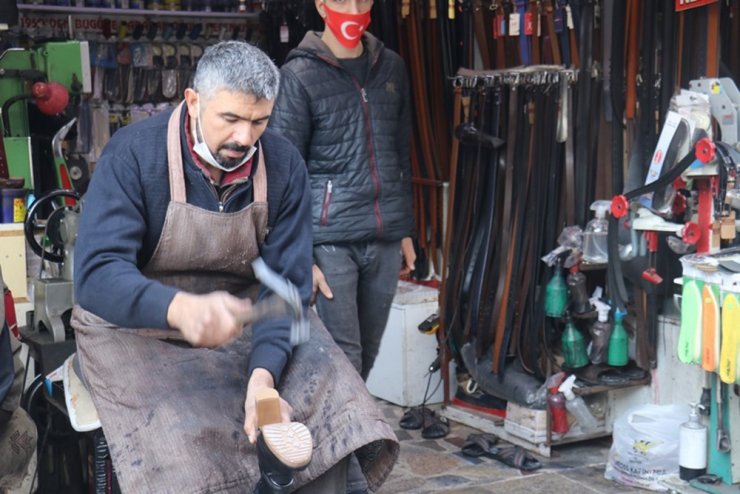 Virüsü yenen ayakkabı tamircisinden vatandaşa uyarı