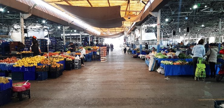 Korona virüs Bodrum’da pazarları boş bıraktı
