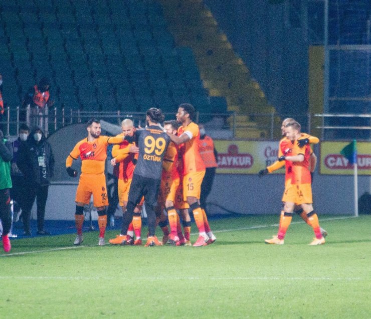 Galatasaray Rizespor’u 4-0 mağlup etti