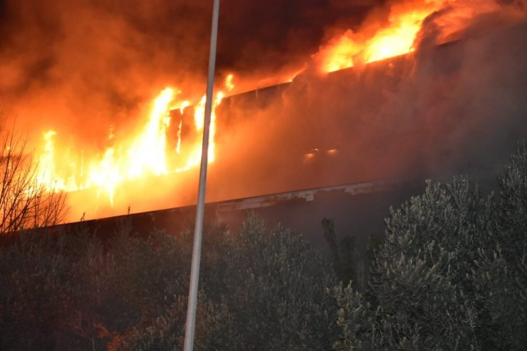 İzmir’de büyük fabrika yangını