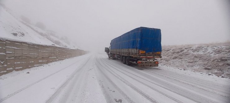 Tunceli’de kar, 56 köy yolunu ulaşıma kapattı