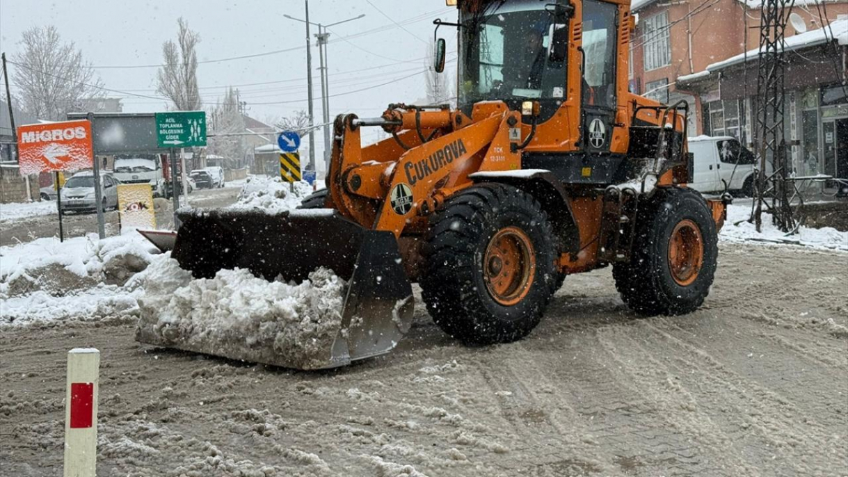 Van ve Bitlis'te kar yağışı etkili oldu 9