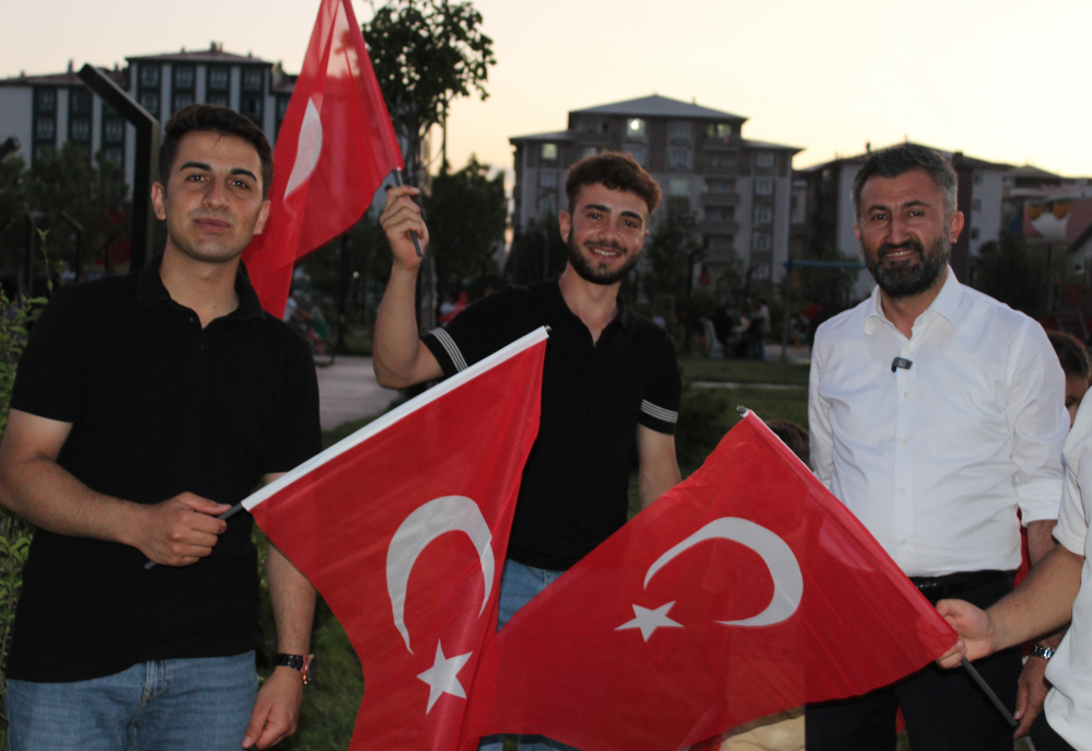 AK Parti Ağrı teşkilatından 'Terörsüz Türkiye' için bayraklı buluşma 10