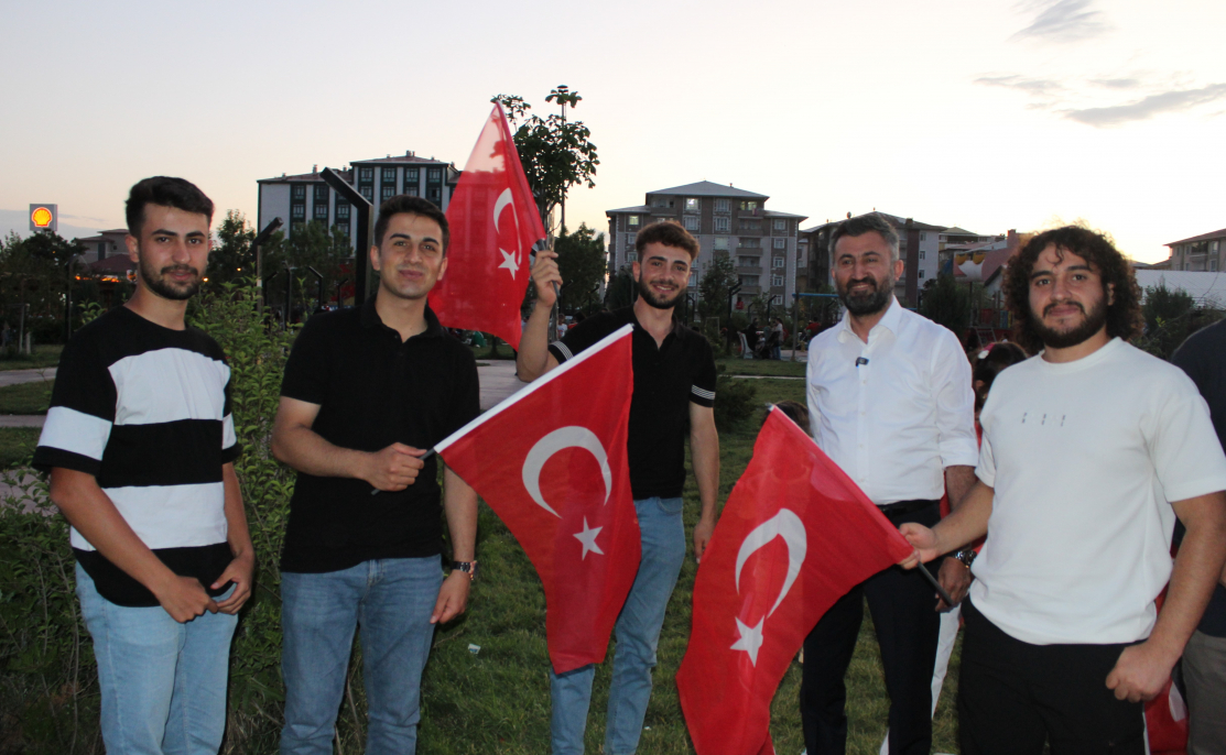 AK Parti Ağrı teşkilatından 'Terörsüz Türkiye' için bayraklı buluşma 8