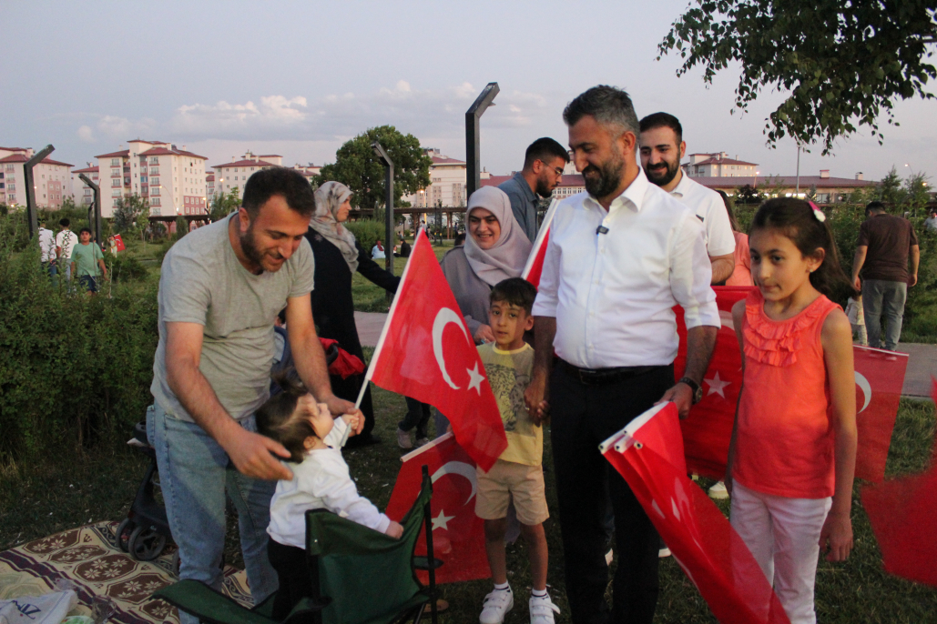 AK Parti Ağrı teşkilatından 'Terörsüz Türkiye' için bayraklı buluşma 6