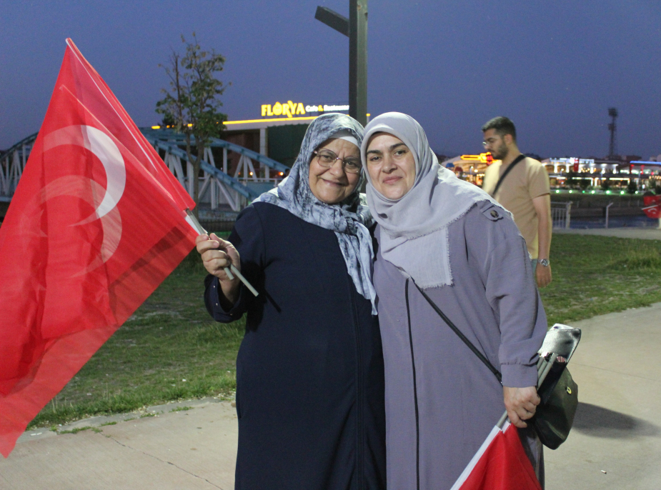 AK Parti Ağrı teşkilatından 'Terörsüz Türkiye' için bayraklı buluşma 4