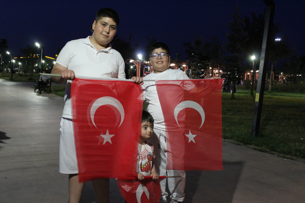 AK Parti Ağrı teşkilatından 'Terörsüz Türkiye' için bayraklı buluşma 5