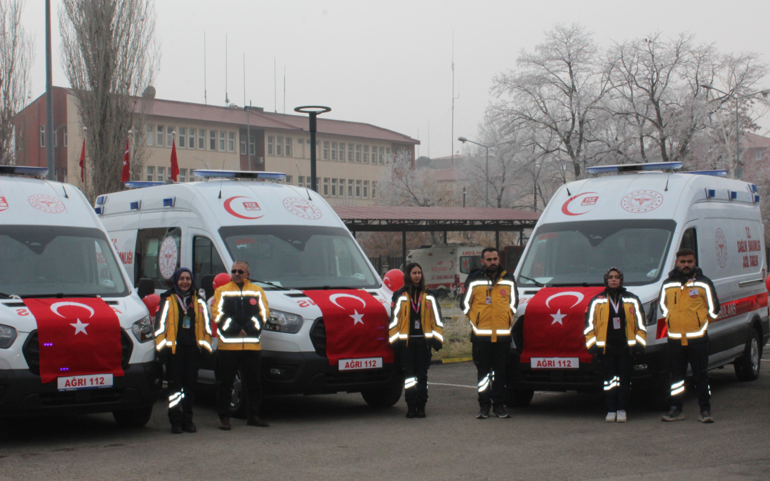 Ağrı’da sağlık ekiplerine güç takviyesi: 7 araçlık filo görevde! 1