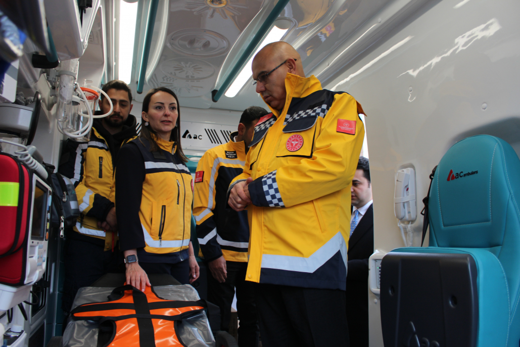 Ağrı’da sağlık ekiplerine güç takviyesi: 7 araçlık filo görevde! 4