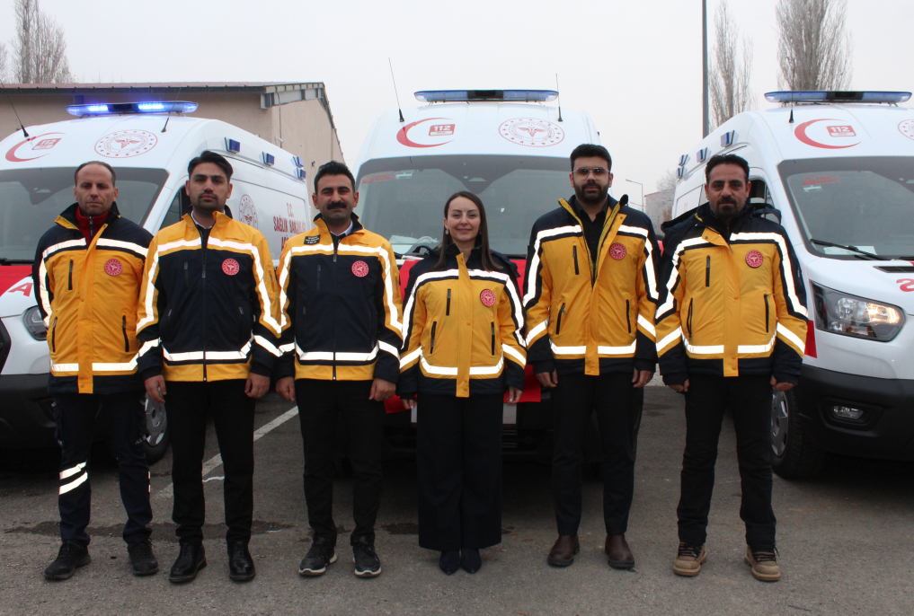 Ağrı’da sağlık ekiplerine güç takviyesi: 7 araçlık filo görevde! 3