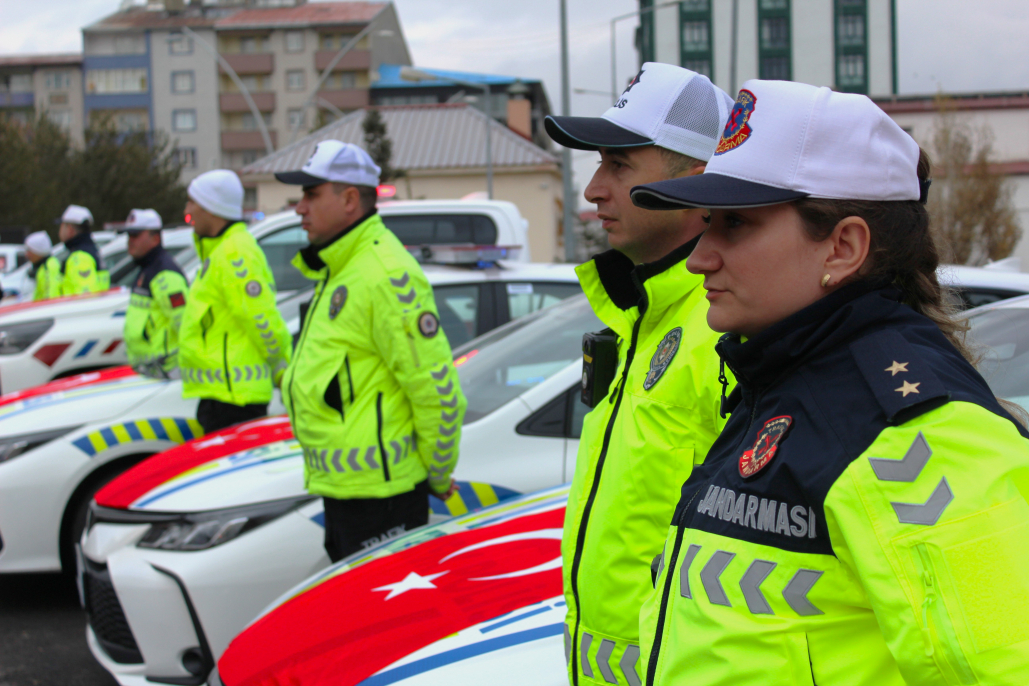 Ağrı’da Emniyet ve Jandarma Teşkilatı&#039;na 85 yeni araç teslim edildi 10