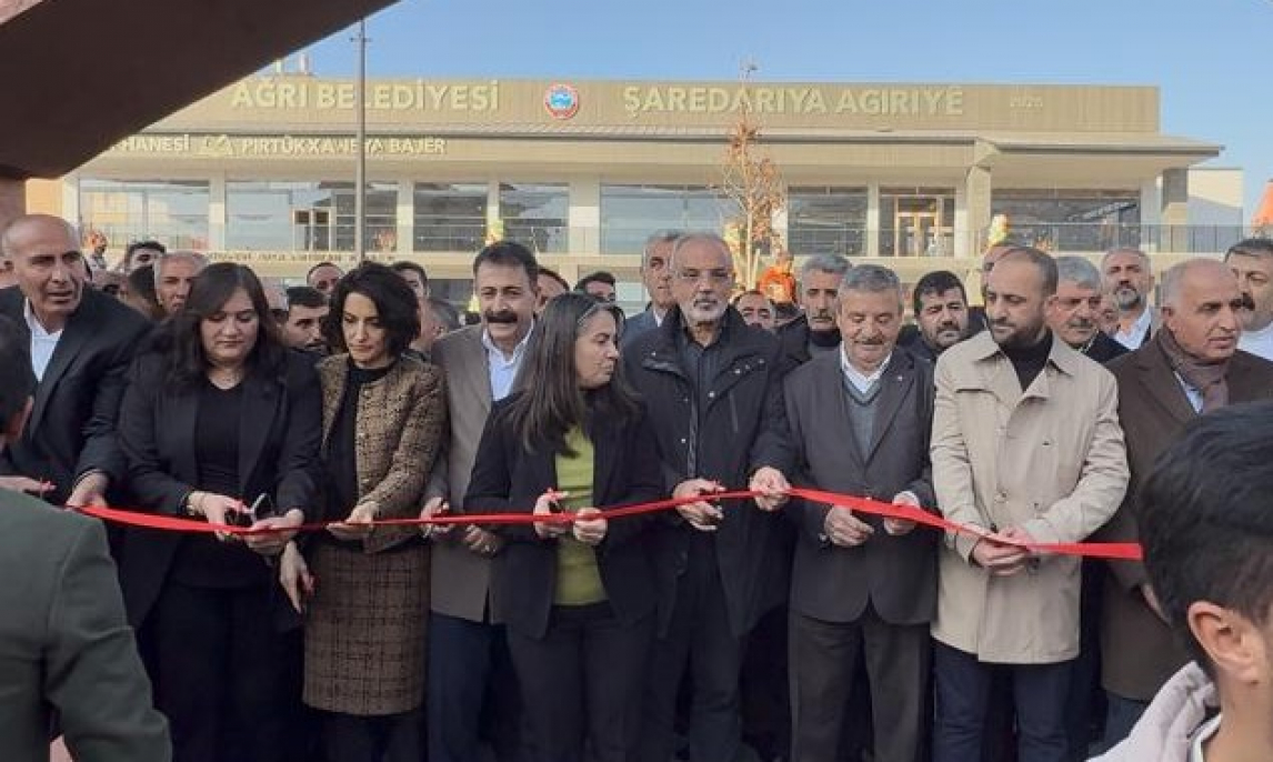 Şehrin yeni yaşam merkezi Ağrı Kent Meydanı halkla buluştu 1