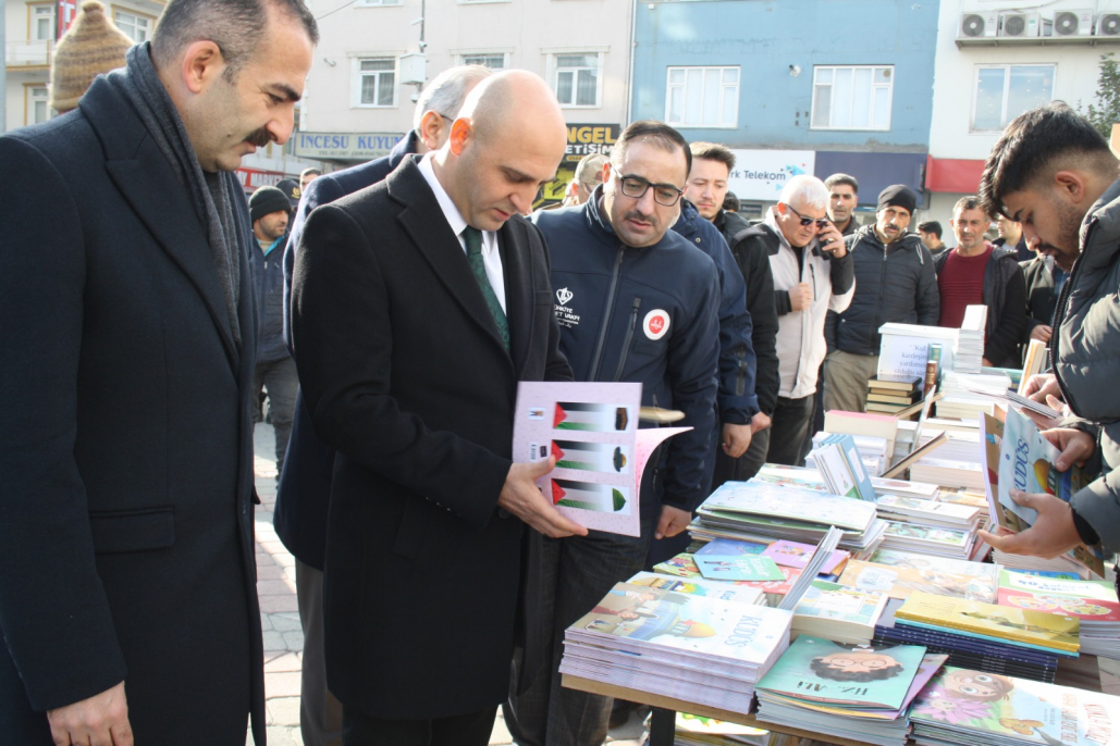 Doğubayazıt’ta Filistin için hayır çarşısı kuruldu 1