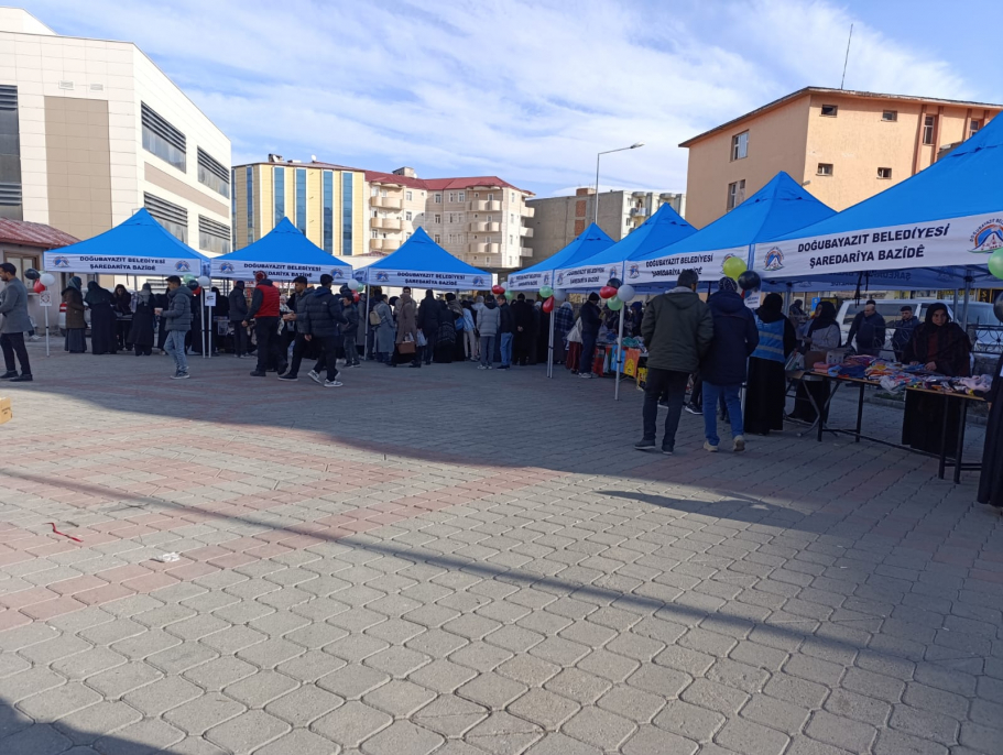 Doğubayazıt’ta Filistin için hayır çarşısı kuruldu 8