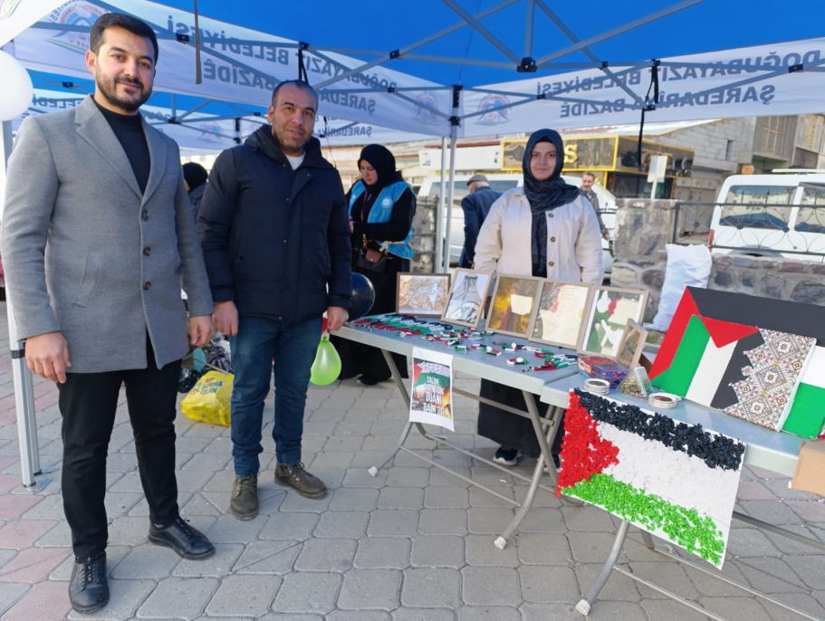 Doğubayazıt’ta Filistin için hayır çarşısı kuruldu 3