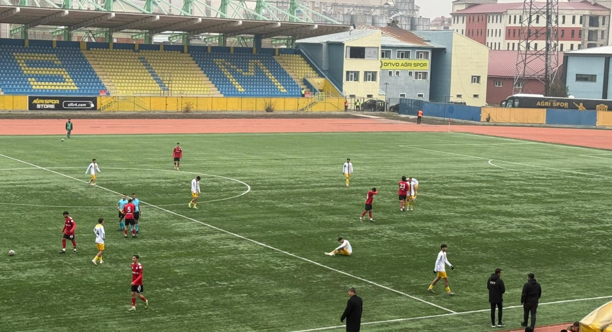 Ağrı Spor evinde kaybetti, taraftar 'canınız sağ olsun' diyerek moral verdi 1