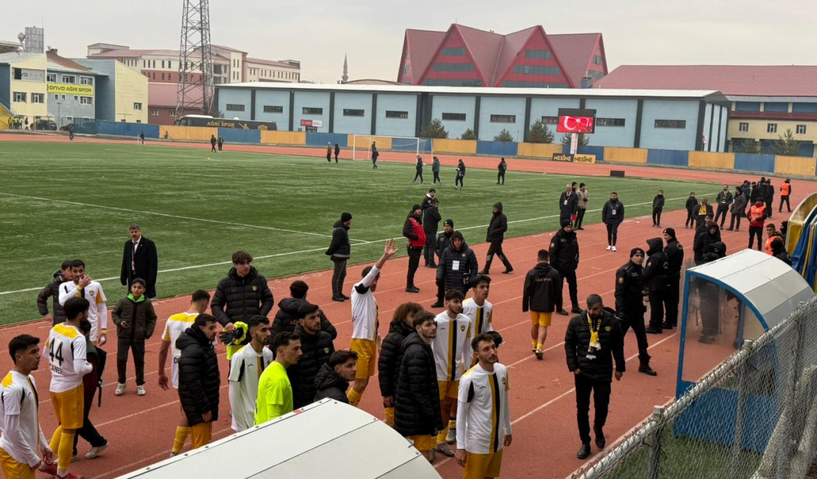 Ağrı Spor evinde kaybetti, taraftar 'canınız sağ olsun' diyerek moral verdi 5