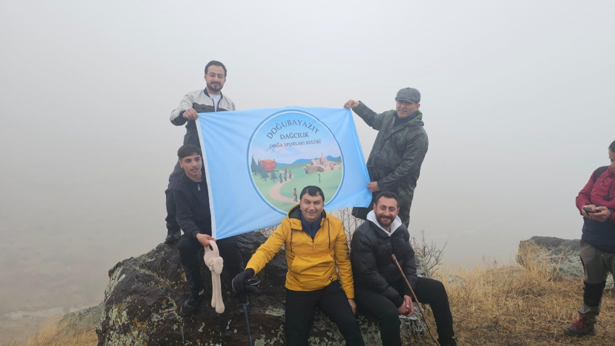Doğubayazıtlı doğaseverler bu hafta Gökkuşağı Tepeleri’nde yürüdü 2