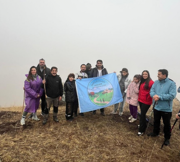 Doğubayazıtlı doğaseverler bu hafta Gökkuşağı Tepeleri’nde yürüdü 5