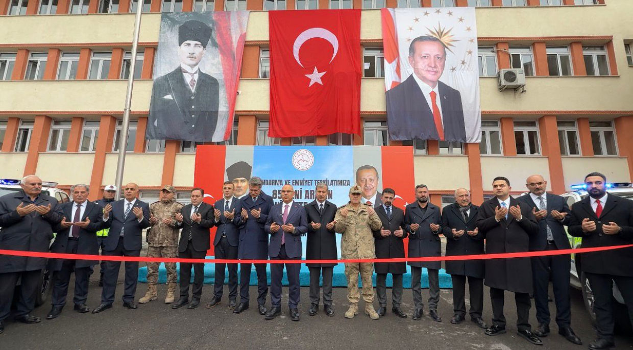 Ağrı’da Emniyet ve Jandarma Teşkilatı&#039;na 85 yeni araç teslim edildi 11