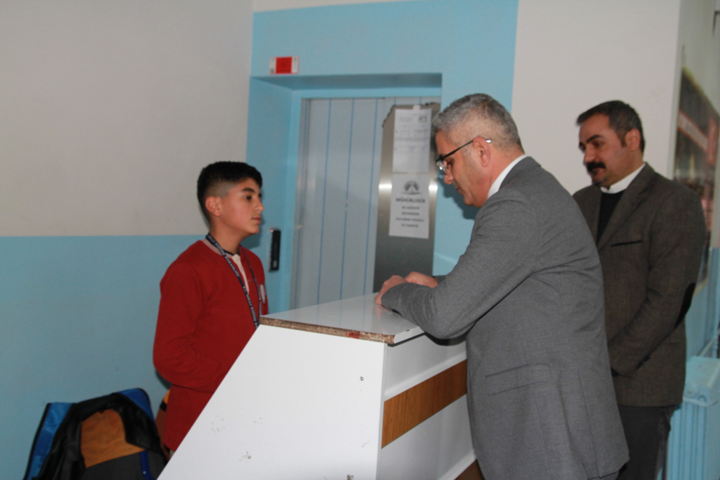 Doǧubayazıt’ta okul ziyaretlerinde eğitim ortamları incelendi 3