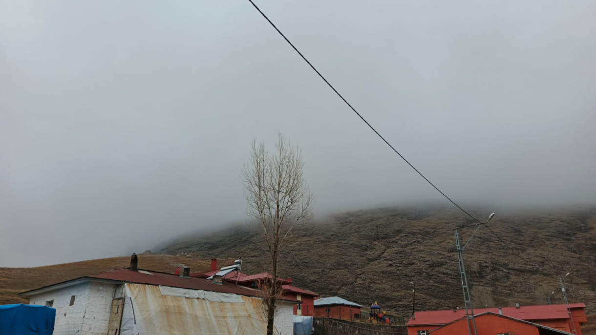 Dede Maksut Köyü'nde kar beklenirken sis bastı 1