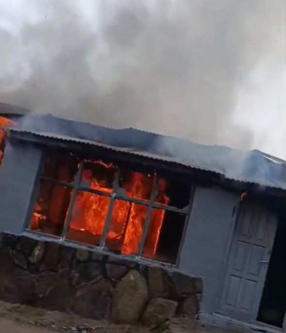 Patnos’ta evden yükselen alevler köyü ayağa kaldırdı 1