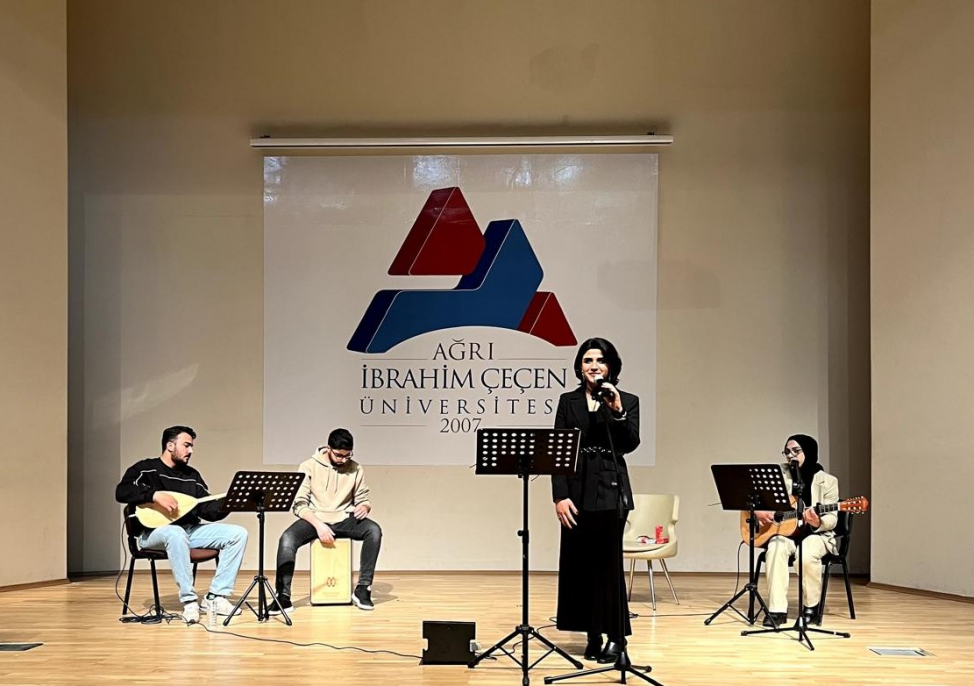 Ağrı'da üniversite öğrencileri sanatı sosyal sorumlulukla buluşturdu 3