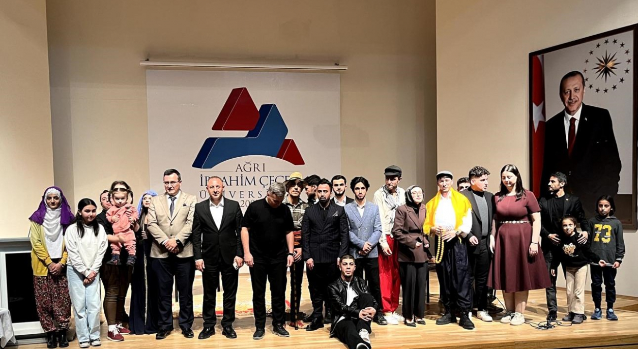 Ağrı'da üniversite öğrencileri sanatı sosyal sorumlulukla buluşturdu 5