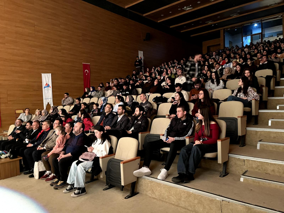 Ağrı'da üniversite öğrencileri sanatı sosyal sorumlulukla buluşturdu 2