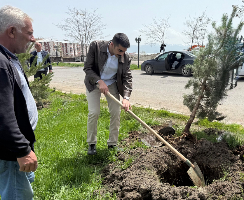 Ağrı Belediyesi’nden barış fidanlarıyla anlamlı ağaçlandırma çalışması 8