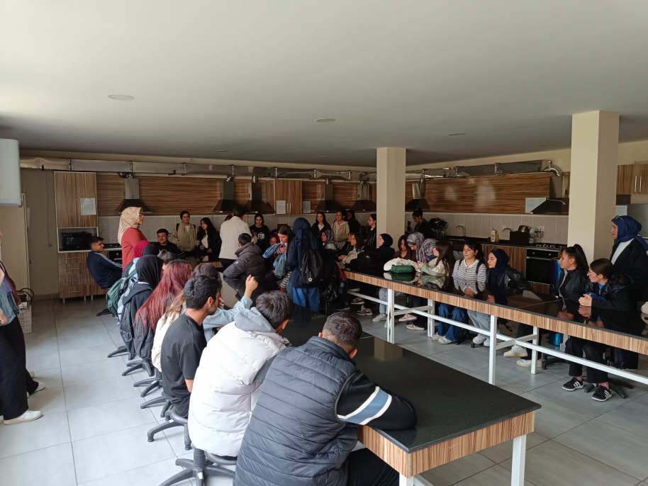 Şemsi Türkmen öğrencilerine üniversite tecrübesi yerinde yaşatıldı 4