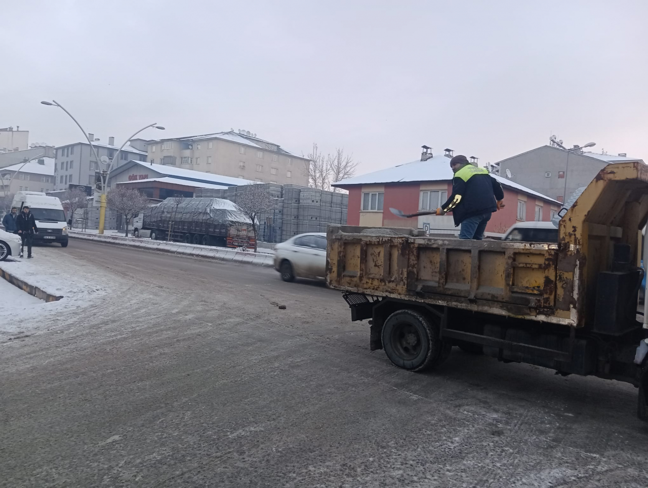 Ağrı'nın buzları çözüldü