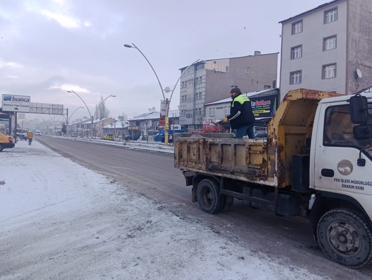 Ağrı'nın buzları çözüldü