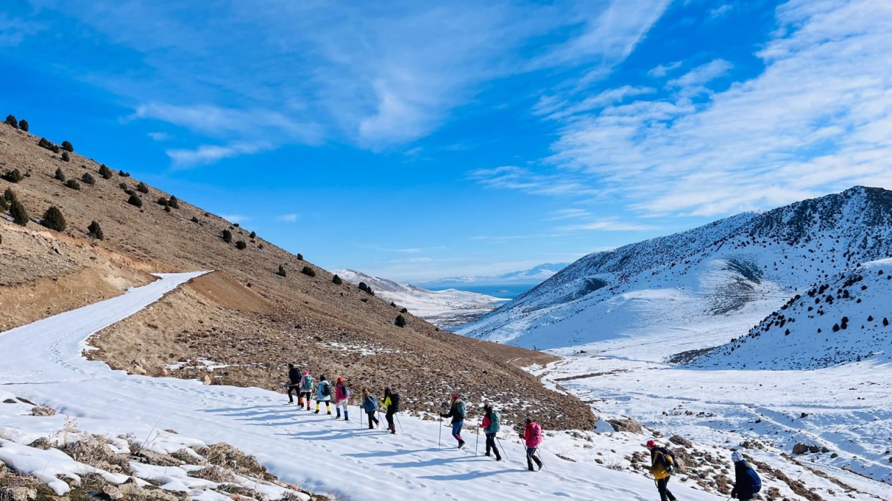 Van'da 3 bin 100 rakımlı Dernekos Dağı'na zorlu zirve tırmanışı