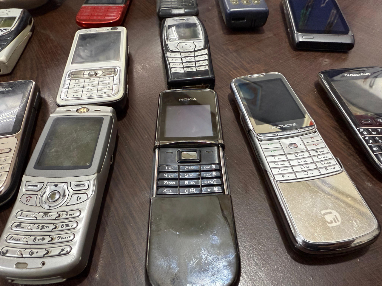 Ağrı'da eski telefonlara yoğun ilgi