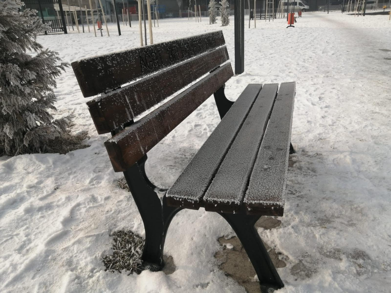 Ağrı'da soğuk hava sertleşti camlar buz tuttu