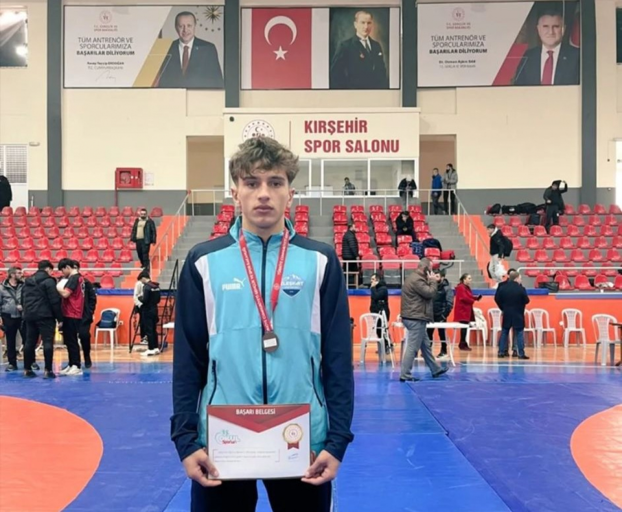 Ağrılı Güreşçi Hamza Yerlikaya Türkiye üçüncüsü oldu