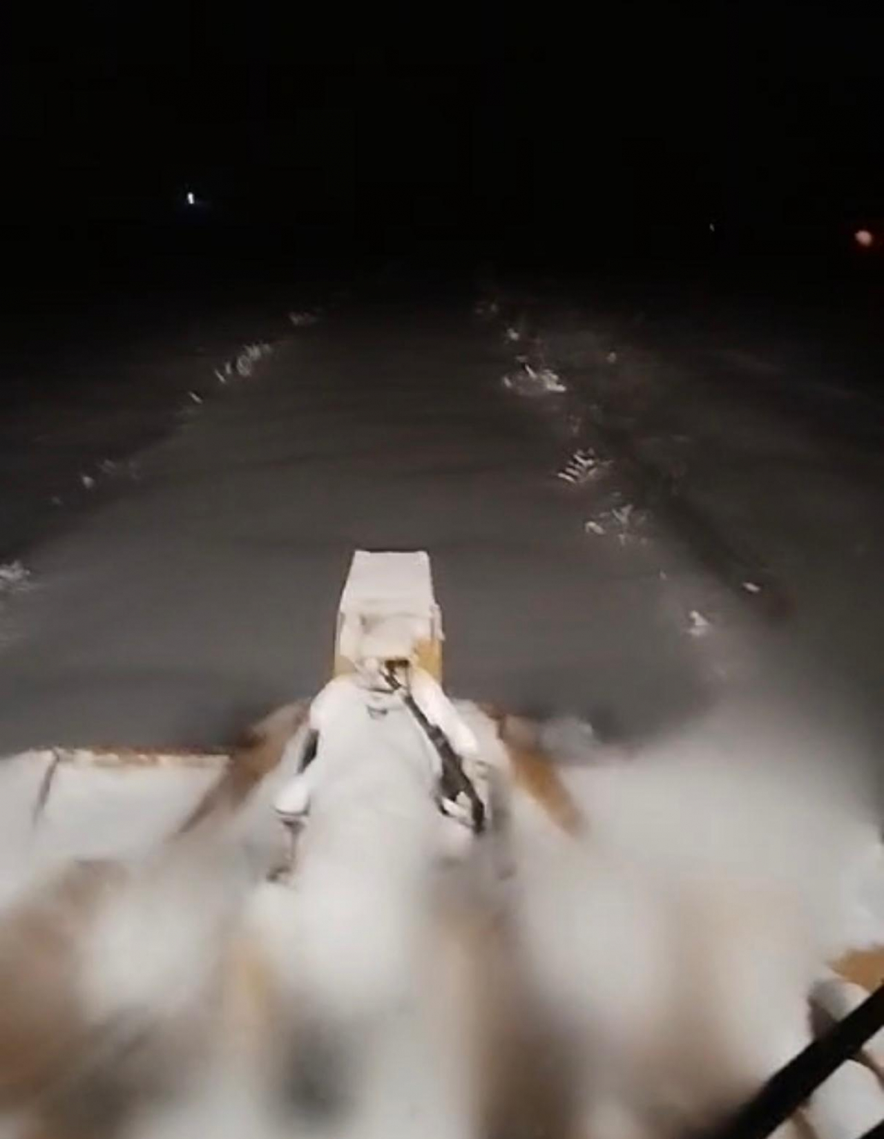 Doğubayazıt'ta eğitim aksamadı köy yolları ulaşıma açıldı