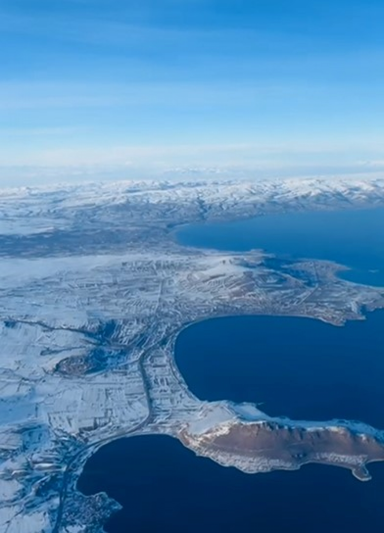 Beyaz örtüye bürünen Van Gölü Havzası havadan görüntülendi