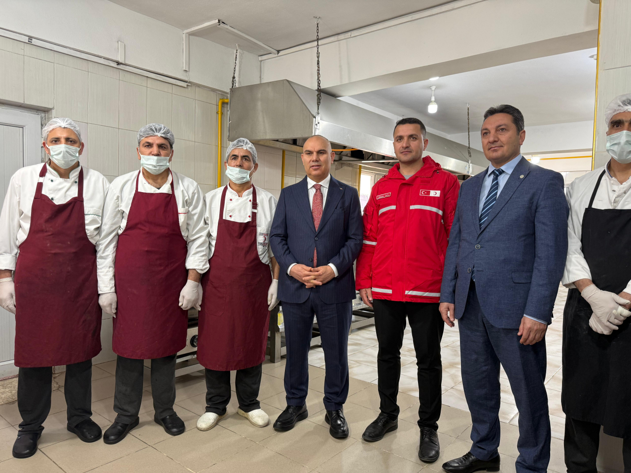 Ağrı Valisi Koç'tan Kızılay Aşevine ziyaret