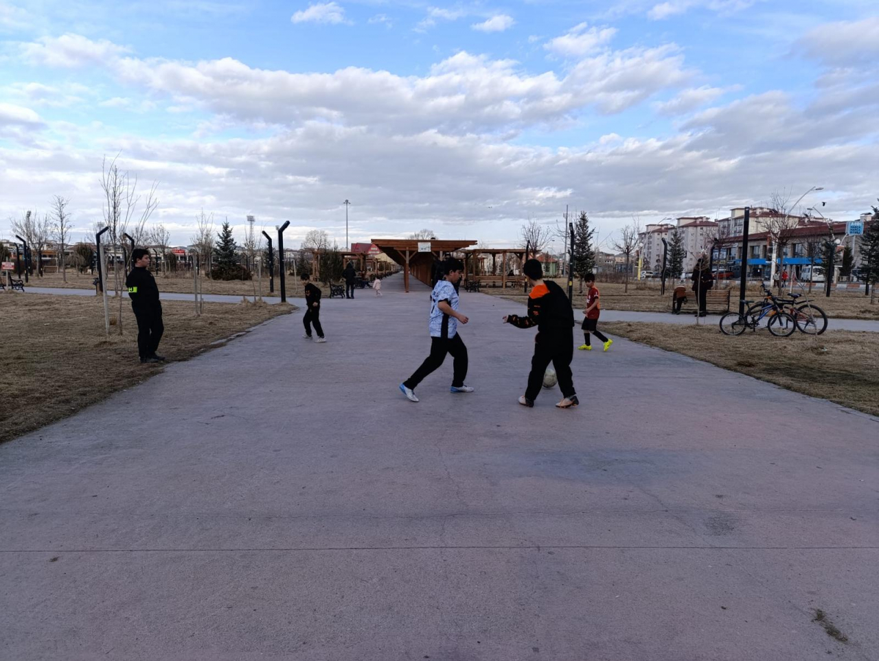 Ağrı'da ara tatil başladı öğrenciler parklara koştu