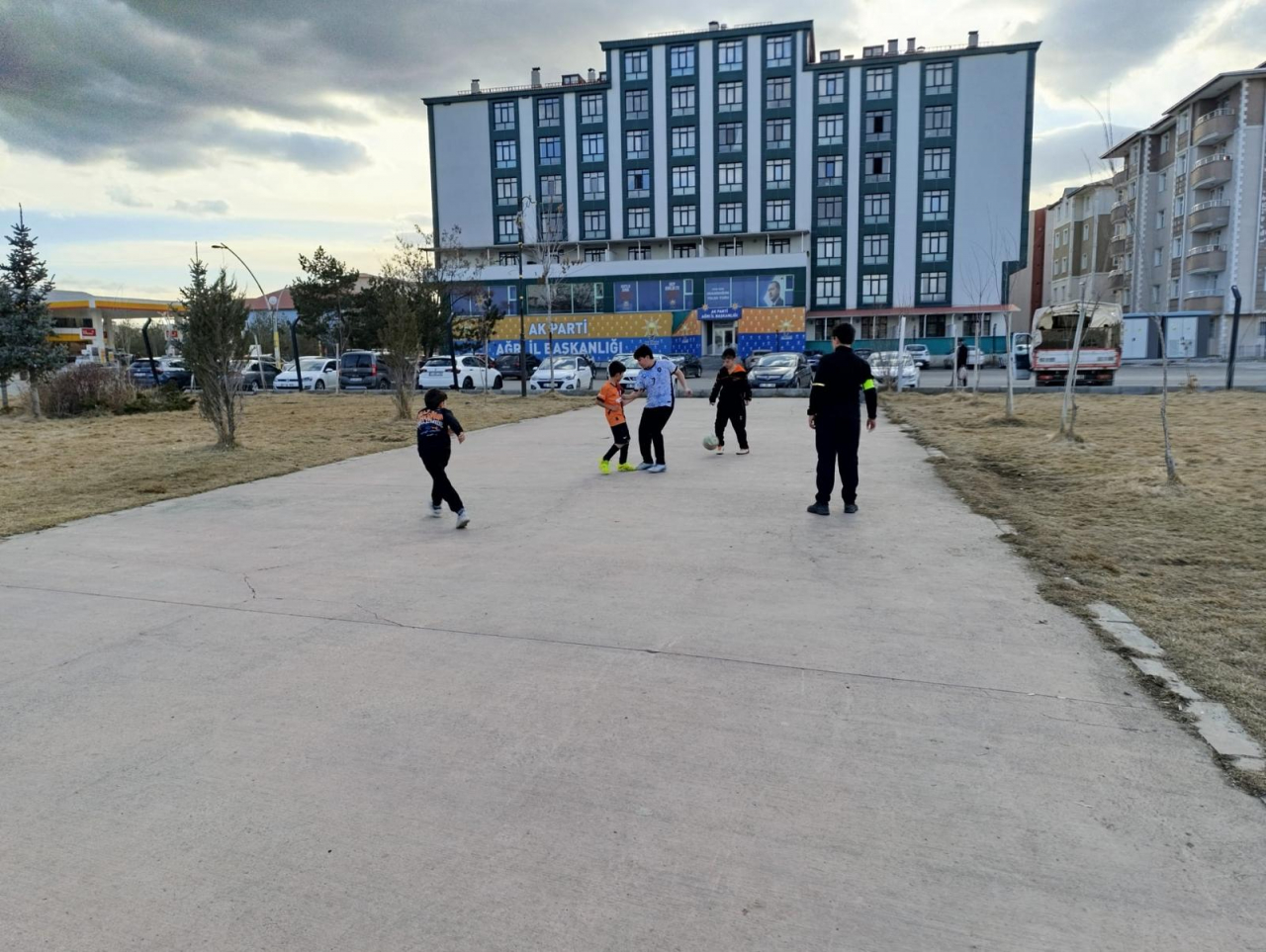 Ağrı'da ara tatil başladı öğrenciler parklara koştu