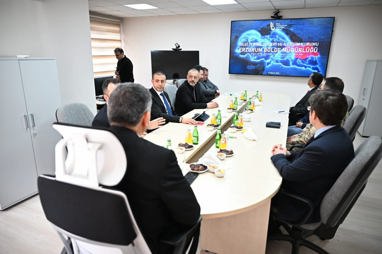 Erzurum'da Vali Çiftçi'den BTK'ya ziyaret: İletişim sorunlarına çözüm arayışı!