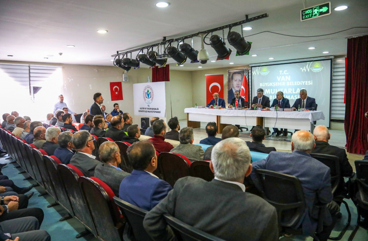 Van Belediyesi, muhtarlarla sorunları dinleyip çözüm için toplantı düzenledi!